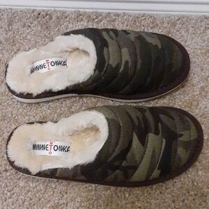 Minnetonka Camo Slippers with Faux Fur Lining